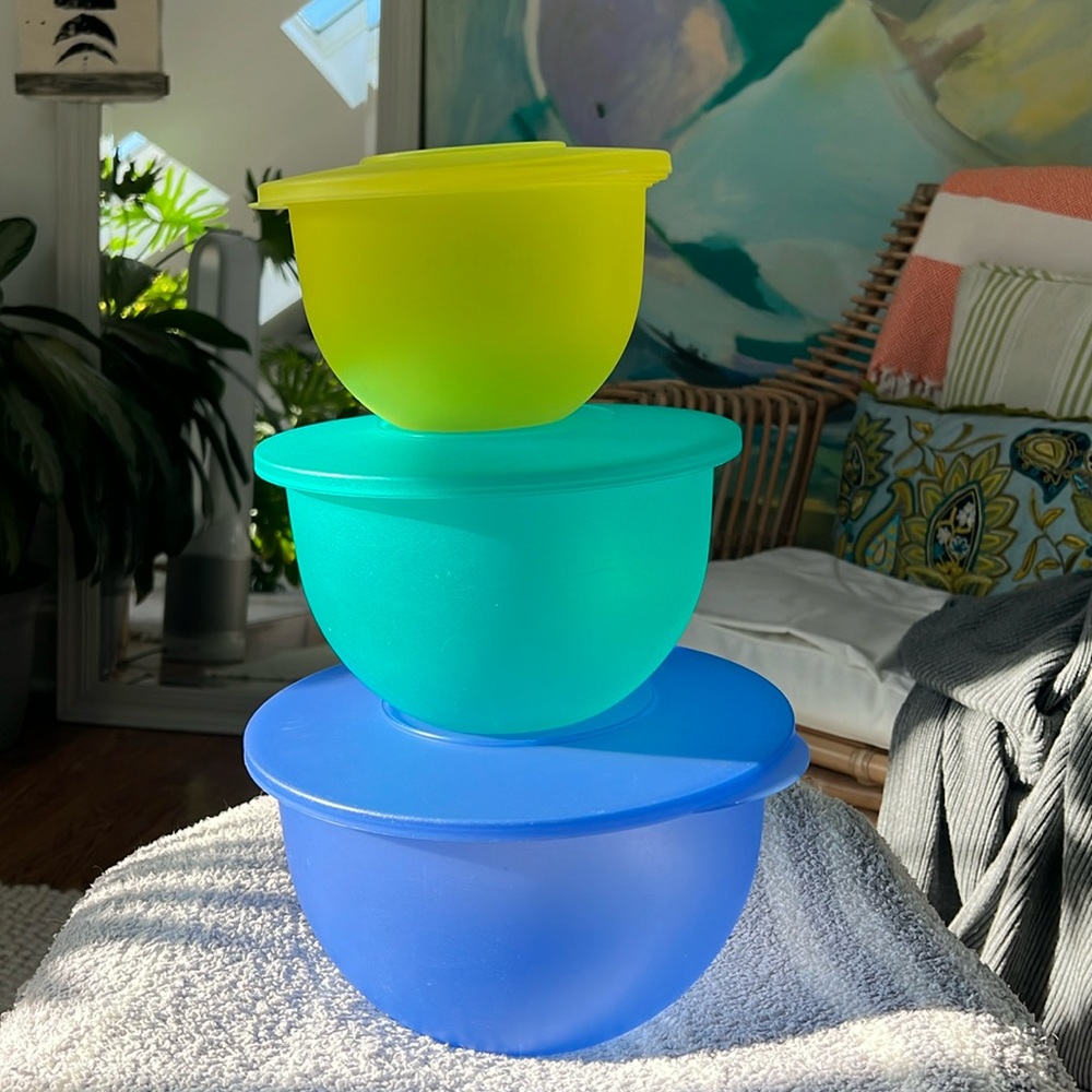 Set of Tupperware nesting bowls from the 90’s
